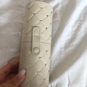 BH cosmetics brush holder